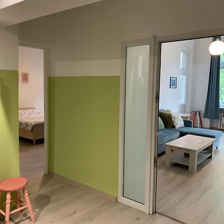 Bright And Spacious 公寓