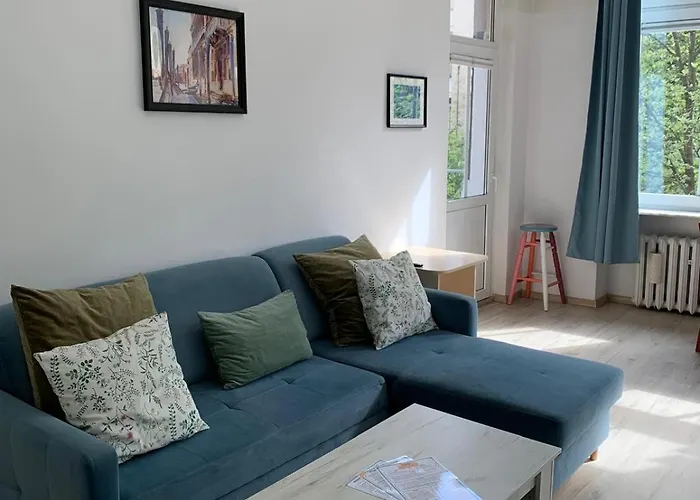 Bright And Spacious Apartment *